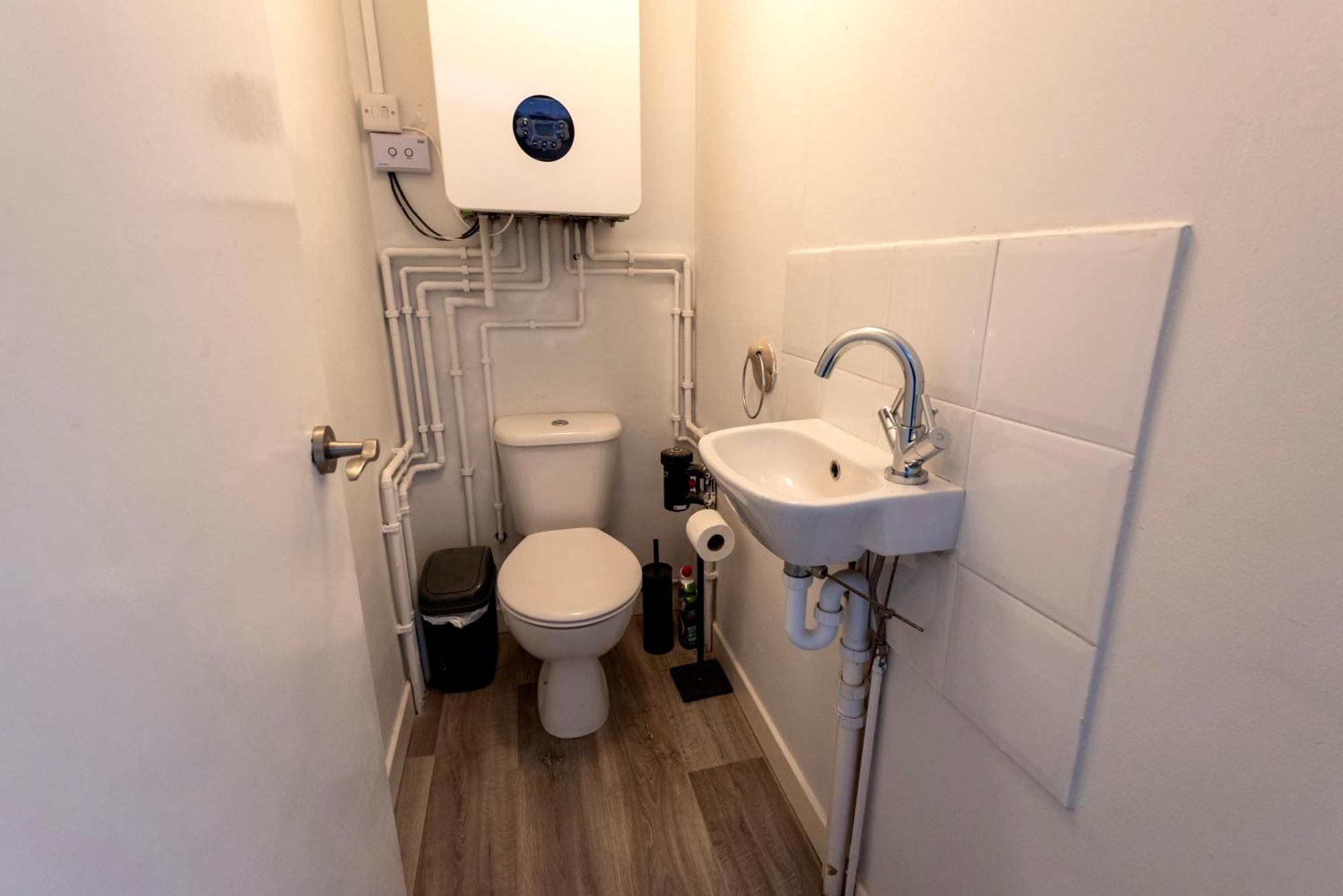 Single Room In Brand New 5 Bedroom Home BW Room 2 Solihull Dış mekan fotoğraf